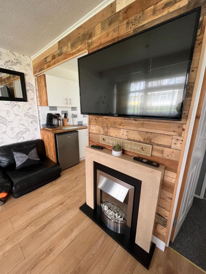 Signature, Scratby - Two Bed Chalet, Sleeps 7, Free Wi-Fi, Bed Linen And Towels Included, Pets Welcome And Onsite Entertainment Available Dış mekan fotoğraf