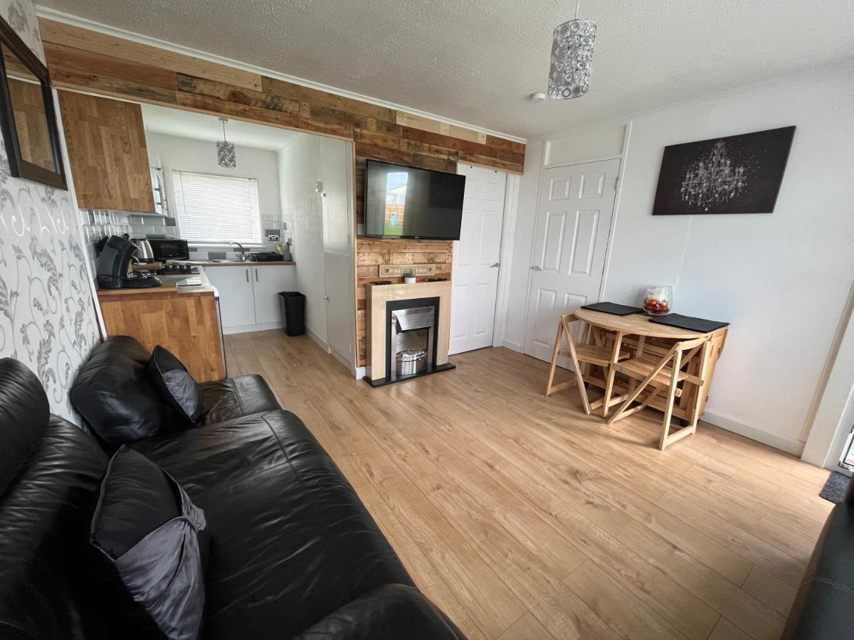 Signature, Scratby - Two Bed Chalet, Sleeps 7, Free Wi-Fi, Bed Linen And Towels Included, Pets Welcome And Onsite Entertainment Available Dış mekan fotoğraf