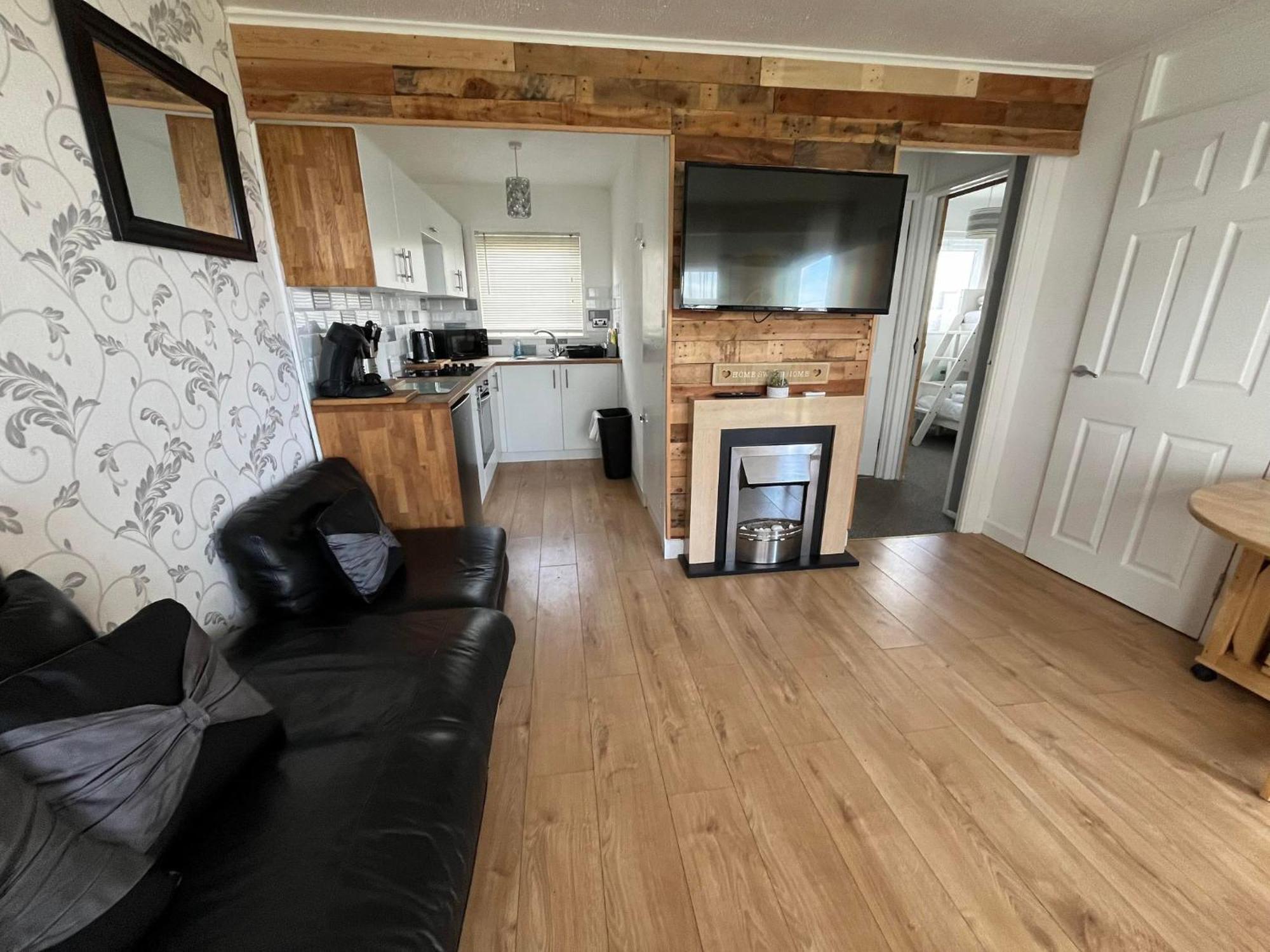 Signature, Scratby - Two Bed Chalet, Sleeps 7, Free Wi-Fi, Bed Linen And Towels Included, Pets Welcome And Onsite Entertainment Available Dış mekan fotoğraf