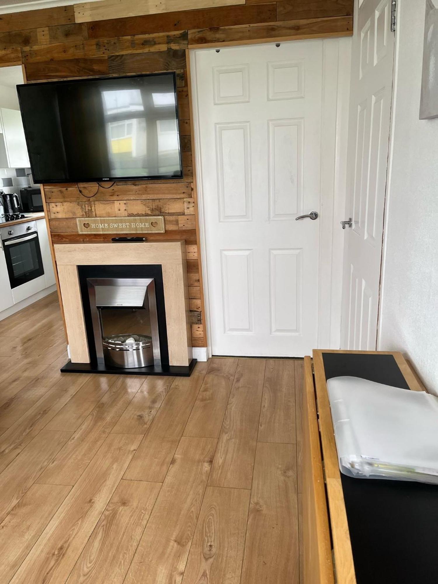 Signature, Scratby - Two Bed Chalet, Sleeps 7, Free Wi-Fi, Bed Linen And Towels Included, Pets Welcome And Onsite Entertainment Available Dış mekan fotoğraf