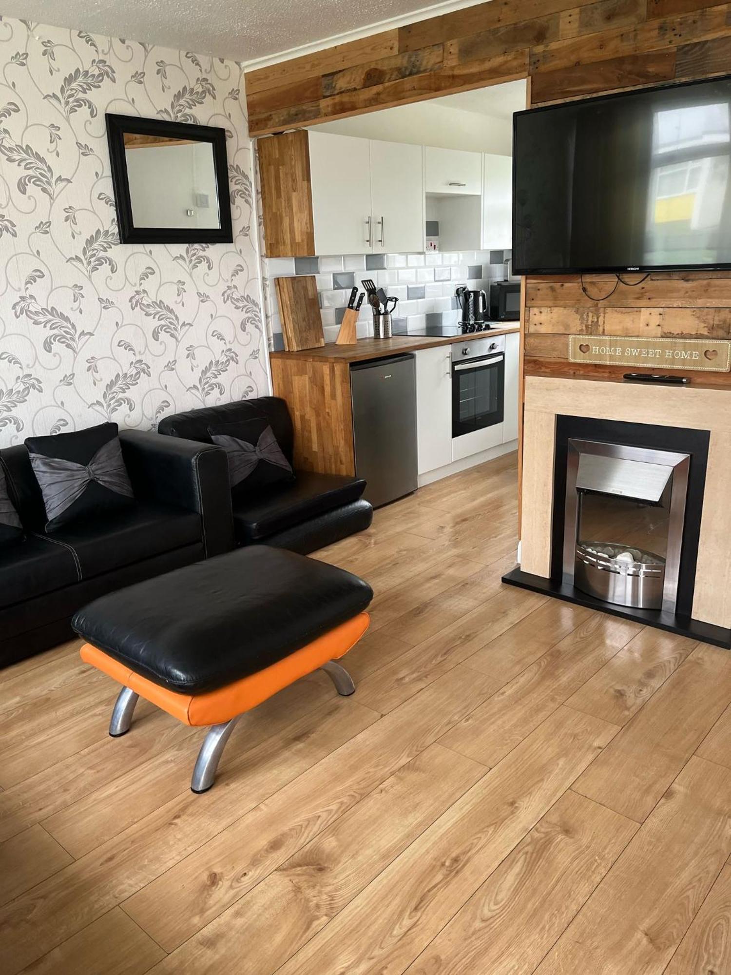 Signature, Scratby - Two Bed Chalet, Sleeps 7, Free Wi-Fi, Bed Linen And Towels Included, Pets Welcome And Onsite Entertainment Available Dış mekan fotoğraf