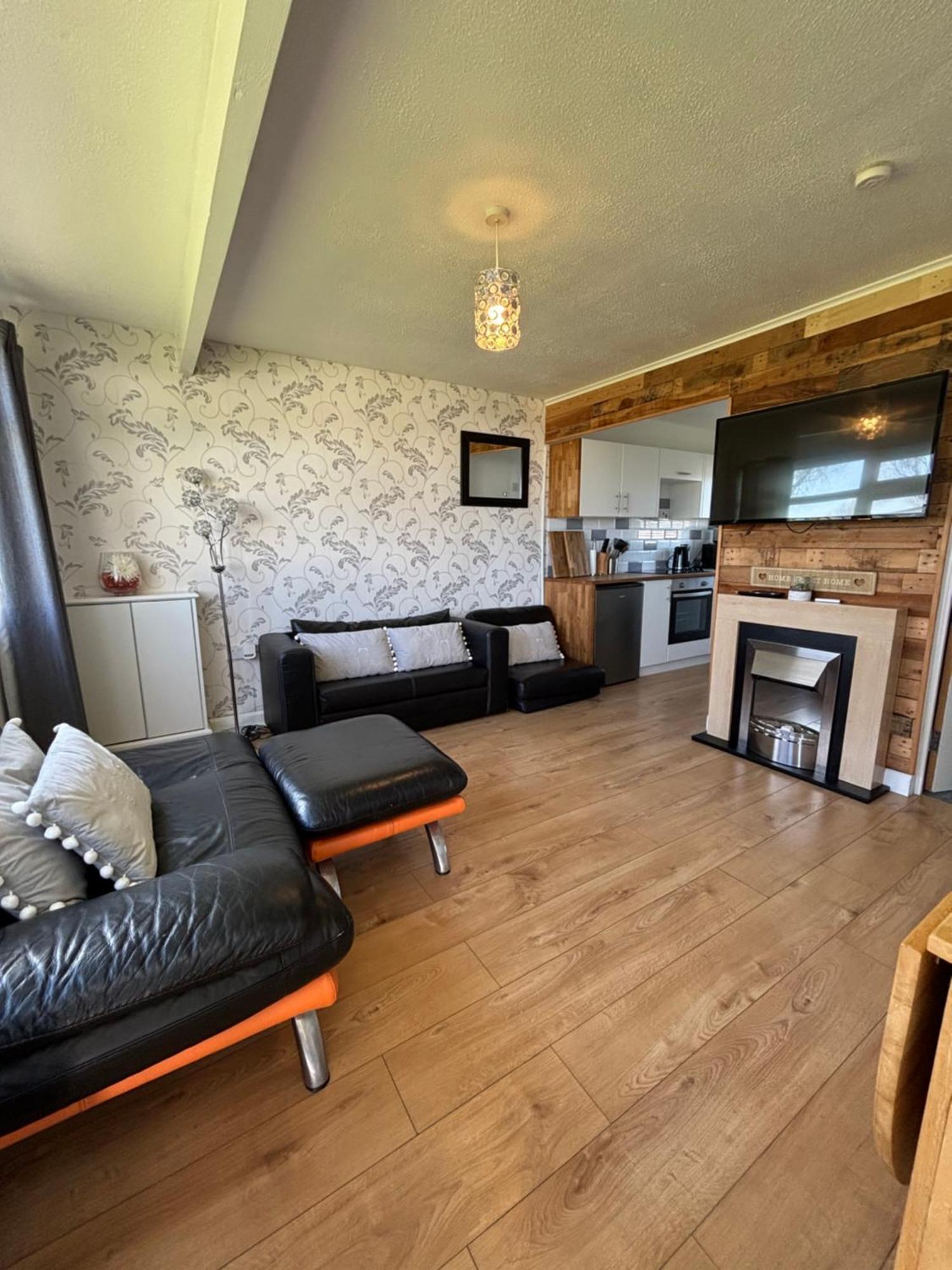 Signature, Scratby - Two Bed Chalet, Sleeps 7, Free Wi-Fi, Bed Linen And Towels Included, Pets Welcome And Onsite Entertainment Available Dış mekan fotoğraf
